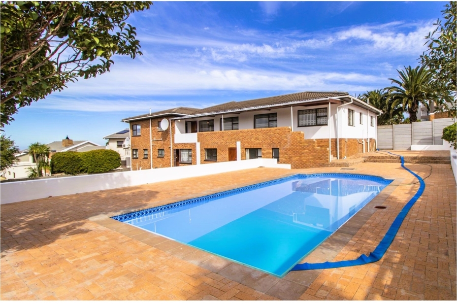 7 Bedroom Property for Sale in Loevenstein Western Cape